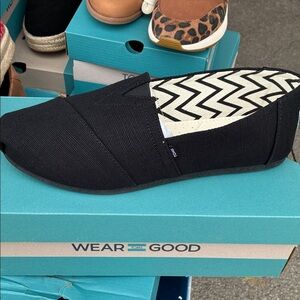 TOMS Women's Classic Black Loafers